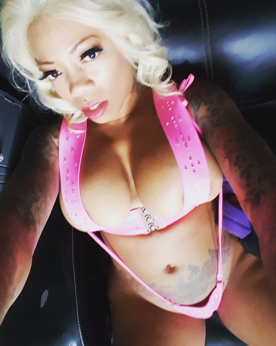 Go vote https://t.co/PdVnIcZf82 for me Luscious Kisses FEMALE RAP ARTIST OF THE YEAR AWARD! Click the<a href="/tag/radioonfire"class="tags"><span>#radioonfire</span></a>