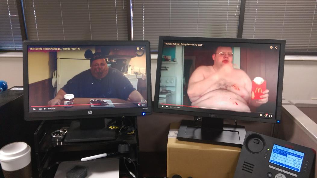 NickArcadeX's tweet photo. Came to my office this morning and someone set up dual monitors kindly for me!!!!!!! https://t.co/GVKVZ0sfxD