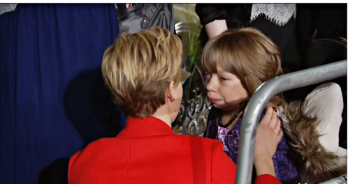 dotfans's tweet image. The touching moment #JenniferLawrence left a red carpet interview to go and comfort sobbing fan - #FanFriday