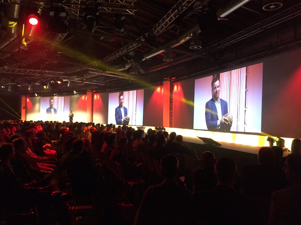 musmel's tweet photo. #MarkusHofmann auf dem Mitarbeiter Kickoff 2016 von #dimensiondatade in Mainz! https://t.co/EnIbLPkNON