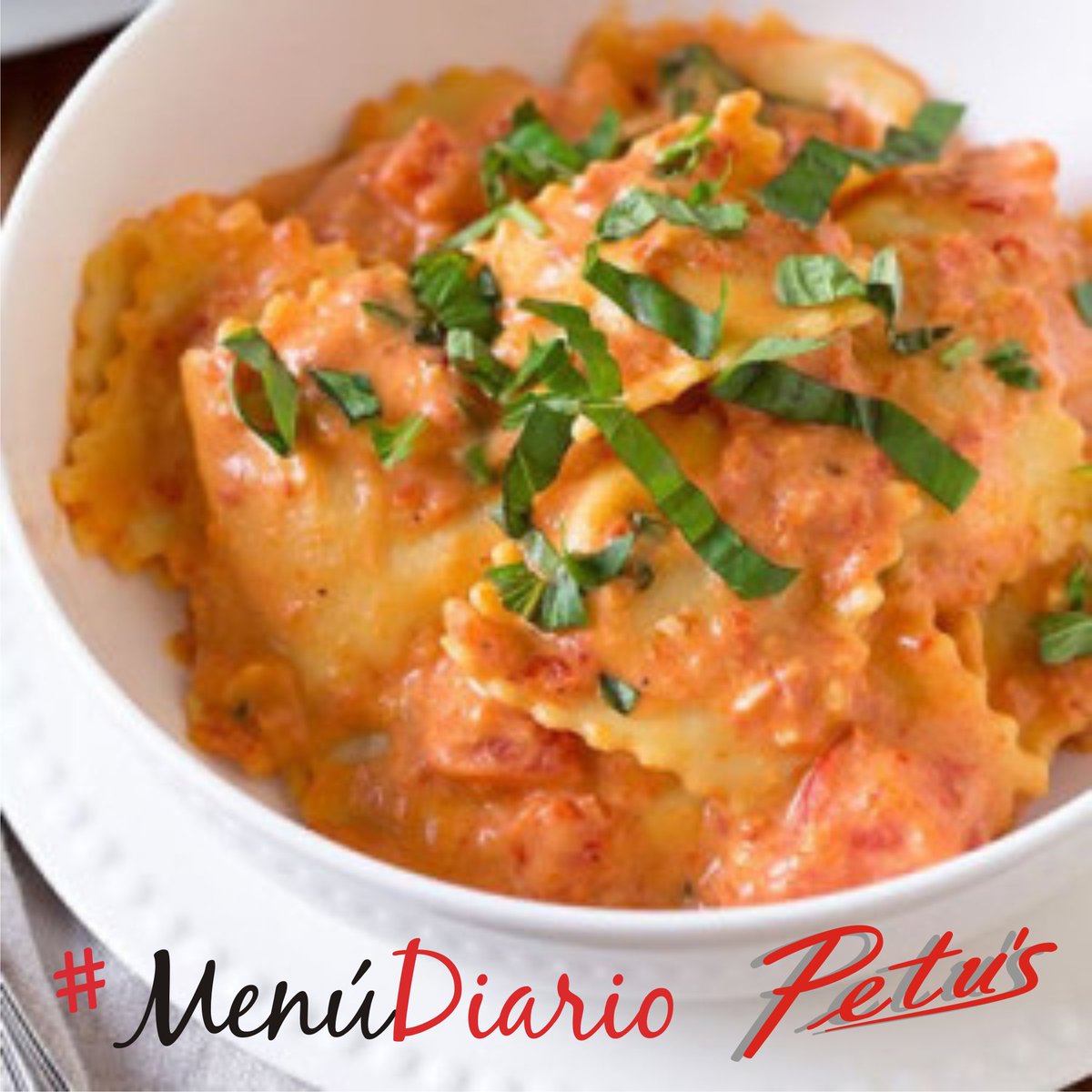 PetusRestoBar's tweet photo. Hoy: LIGHT: milanesa de soja c ensalada/ HORNO: pollo al horno con papas fritas/ CALORICO: ravioles con salsa mixta. https://t.co/qgkfYahA5b