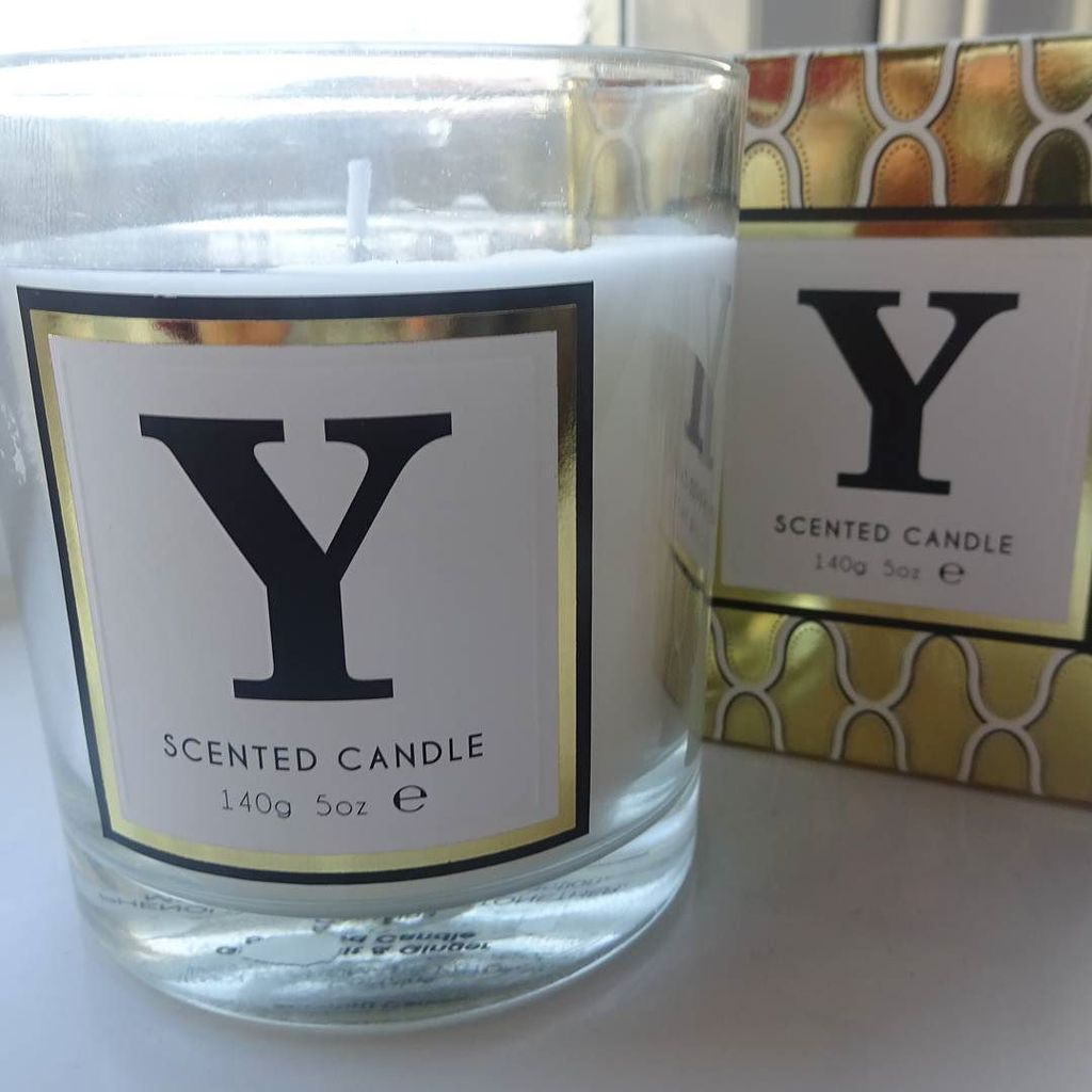 VexintheCity's tweet image. One left, obviously a sign! Smells gorgeous and only £6 @marksandspencer #candle #myinitial #winterwarmer #grapefru…