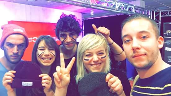 Dan__Maker's tweet photo. ✓ ✓ @HYPHENHYPHEN  ✓

#BigSmile #BeBop #BeanieCrew

✌ Hier on rencontrait le groupe #HyphenHyphen. Max respect ! https://t.co/jYqOIsXEWm