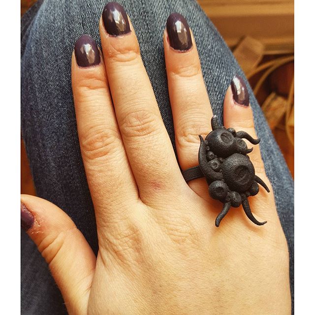 MakerGirlSV's tweet photo. The ring is designed by me and 3D printed by @shapeways.📷: @voidcraft_designs https://t.co/eNtT0aYUlt