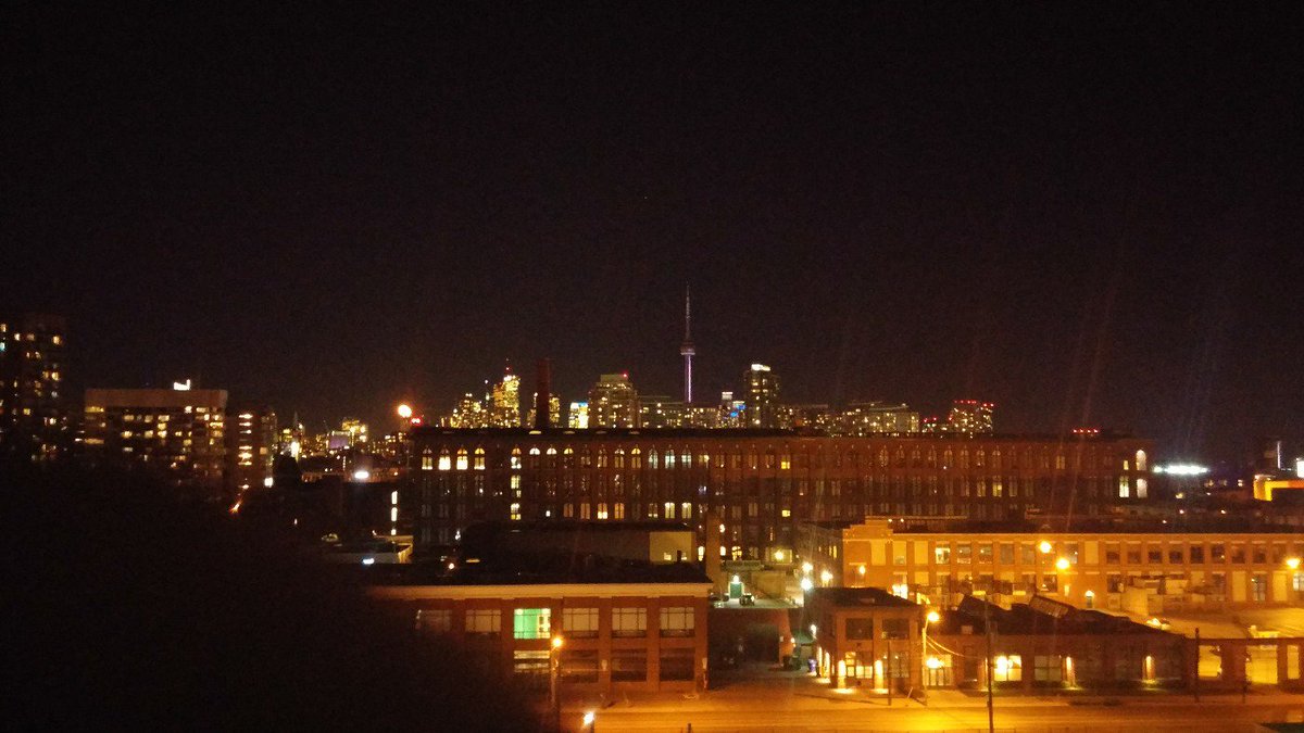 CanuckToRob's tweet photo. Toronto at night. Seriously amazing that a city where you cant see the stars almost looks like a feild of stars https://t.co/HuDycCVM9a