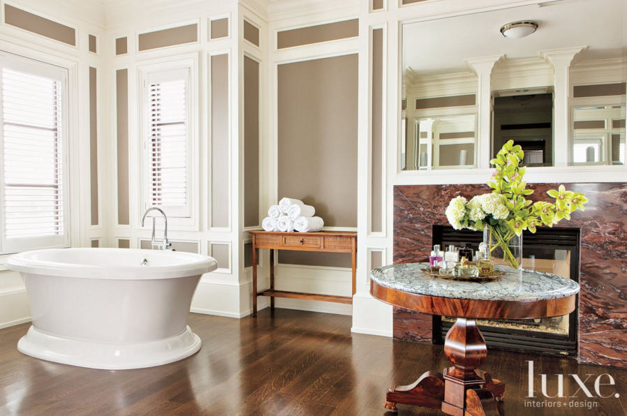 luxemagazine's tweet photo. A neoclassic abode blends East &amp; West Coast design: https://t.co/a4VIA7HATT https://t.co/Jauekvbuue