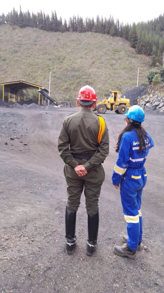 BGLuisMartinez's tweet photo. En #Cucunubá Carabineros realizan revistas a las minas verificando licencias ambientales y control minero. https://t.co/wpy4i10EPW