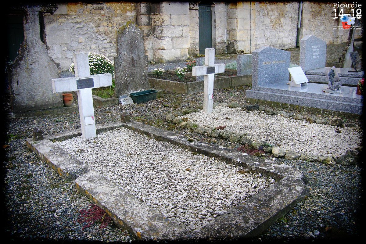 Picardie1418's tweet photo. Tombe des frères Licoppe Armand #81RI Fernand #54RI dans le cimetière de #Coudun #Oise1418 https://t.co/PYaGnwUr7C https://t.co/YgMSwEy9Xu