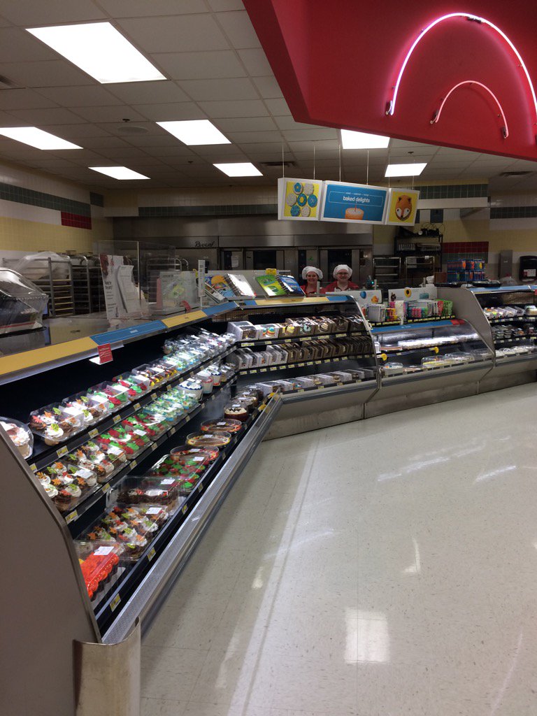 AbbyRollman's tweet photo. Amazing bakery Instocks at T2169!!!! #D362Takeover @GregVandaveer @justinadamburns https://t.co/XkCBwAvRH6