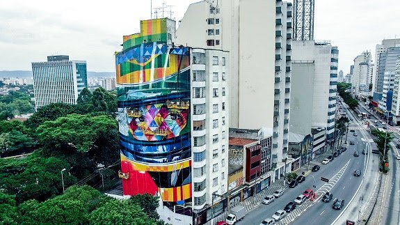 OtimaOOH's tweet photo. Brasileiro @kobrastreetart cria mural em homenagem à #AyrtonSenna em #SP https://t.co/i2kJ93OgMb #otimasp https://t.co/HBhZArD0Ph