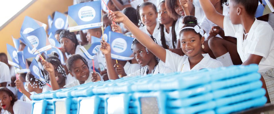 MINISTRO DE LAS TIC, DAVID LUNA ENTREGA 930 TERMINALES DE COMPUTADORES PARA EDUCAR EN EL COLEGIO PEDRO GRAU Y AROLA