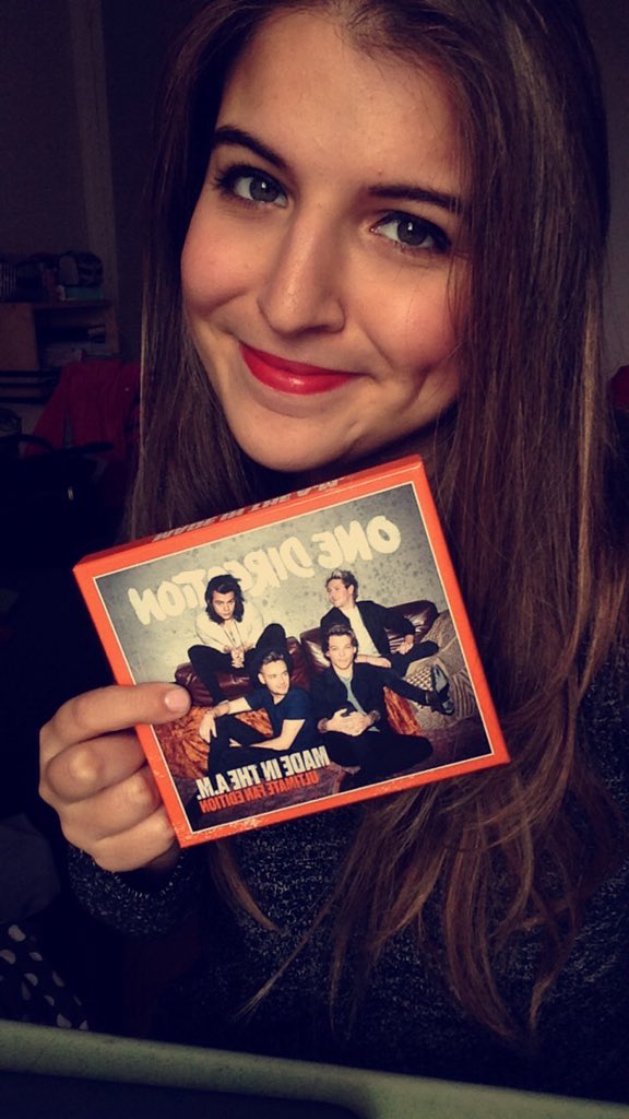 hersmalltalk's tweet photo. @NiallOfficial #MITAMSelfieParty https://t.co/Q7G5810eba