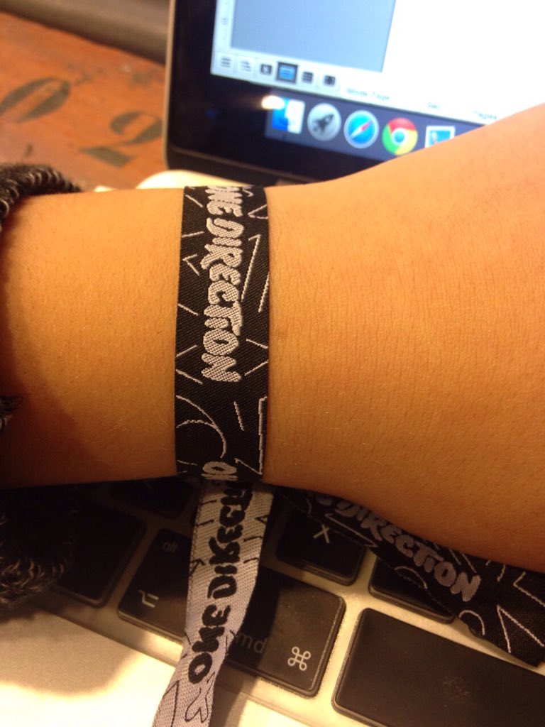 hersmalltalk's tweet photo. I'm so happy #MITAMSelfieParty https://t.co/eYwZLbQqW5