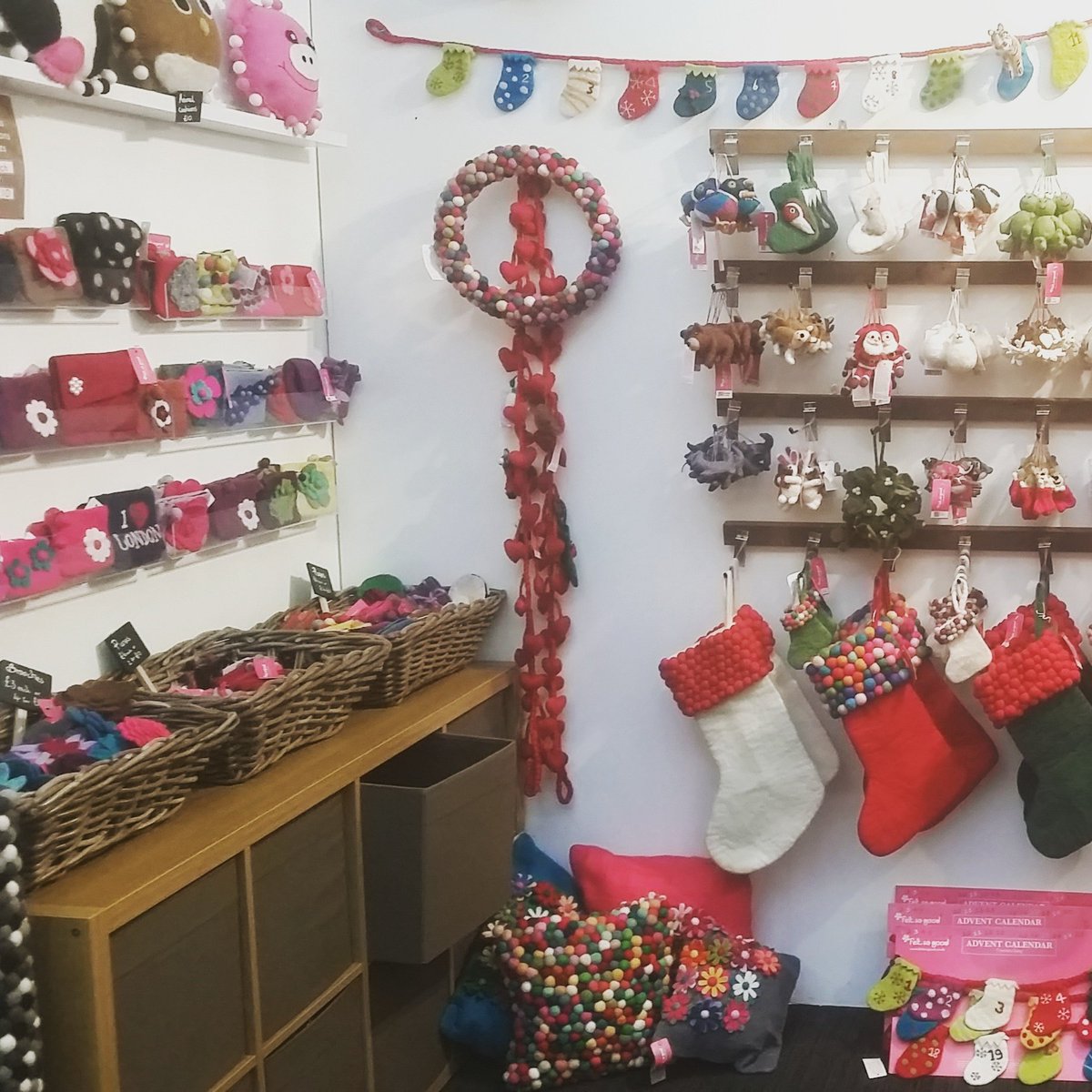 Pixieflytraps's tweet photo. Loving my first #christmas fair @CLFairs with @felt_so_good :D #FairtradeFriday https://t.co/HiTdA7Svje