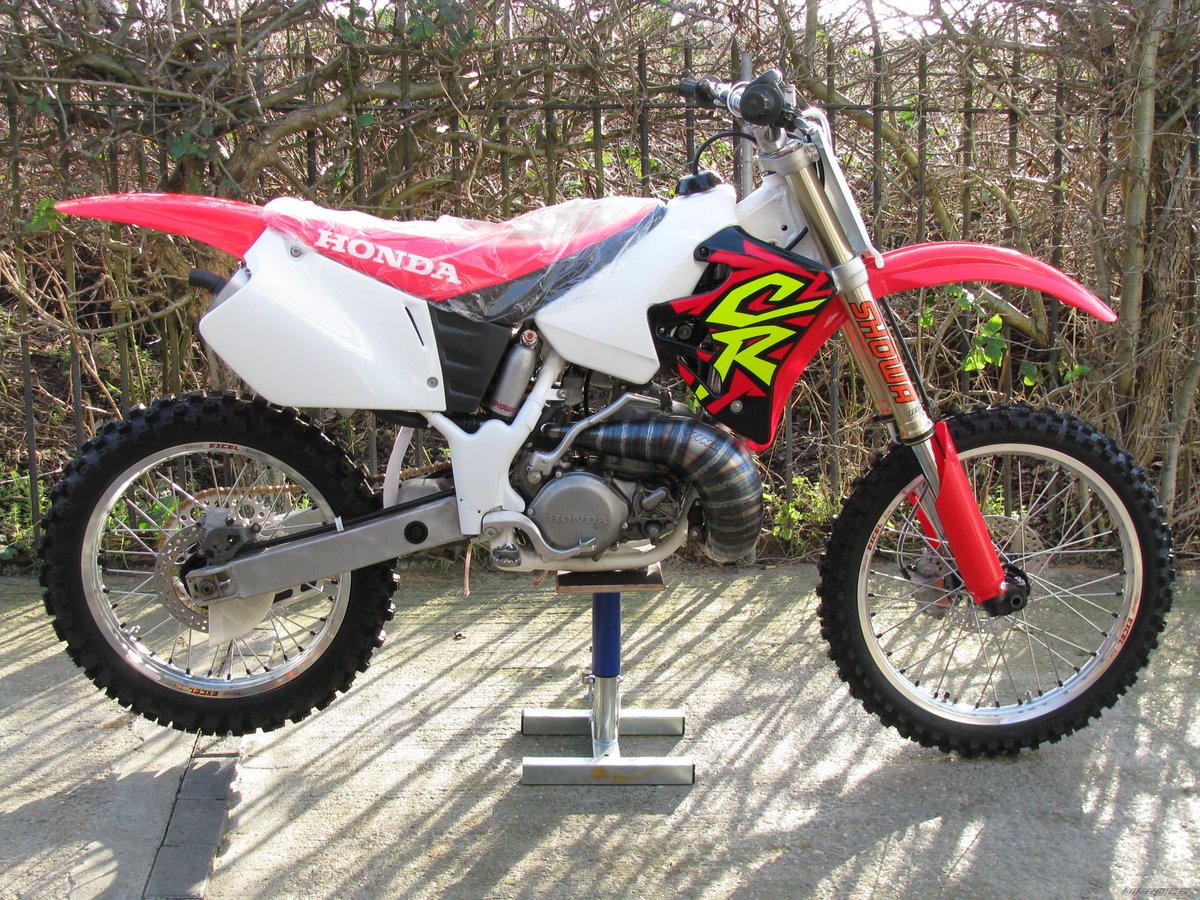 TonyBlazier's tweet photo. Sweeetttt 1996 Honda CR250R #ThatPipe #Braappp https://t.co/JJcHyGtyFC