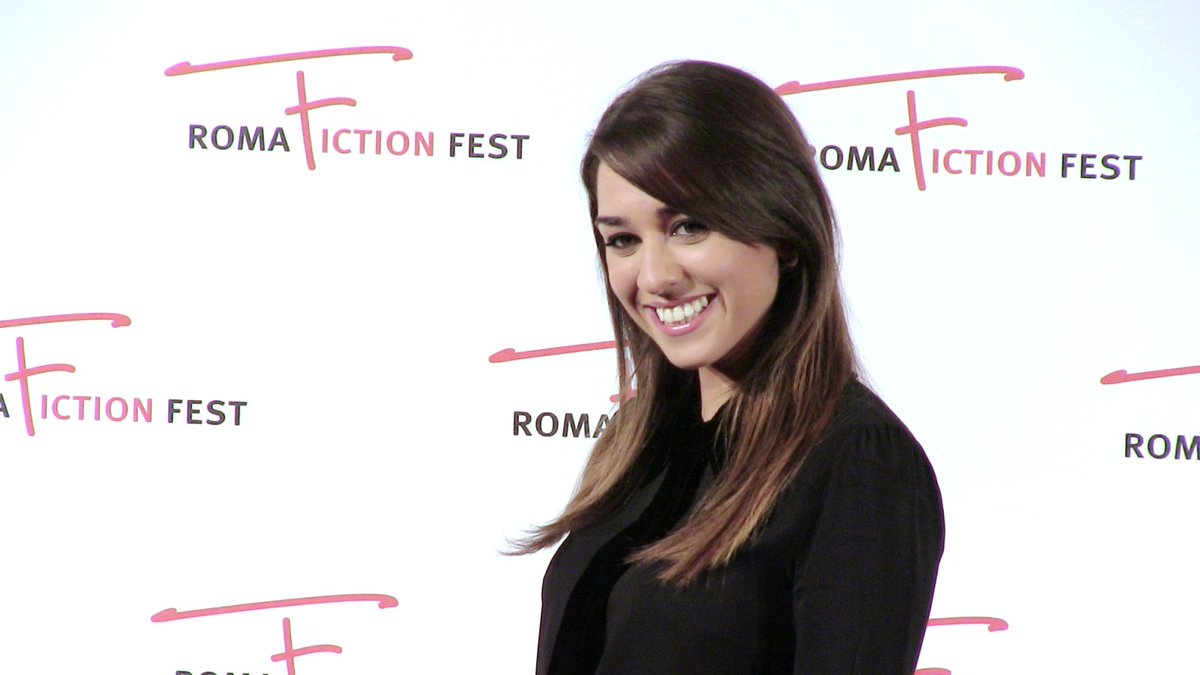 agterzapagina's tweet photo. Simona Tabasco illumina il red carpet del #RomaFictionFest2015
https://t.co/Bzf3A4QvkQ #madrina #RFF9 https://t.co/X1o2EsqHwp