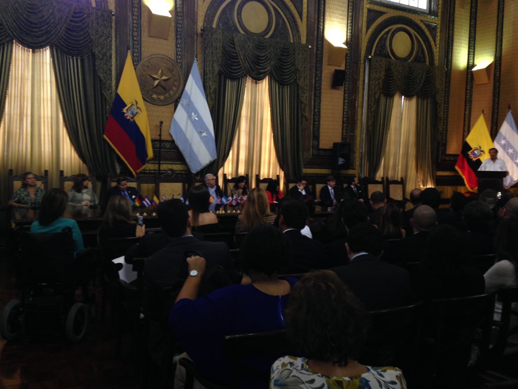 #2PIJGYE2015  Salón de la Ciudad de #Guayaquil, tema: importancia de los medios de comun. indep. y lib de expresión