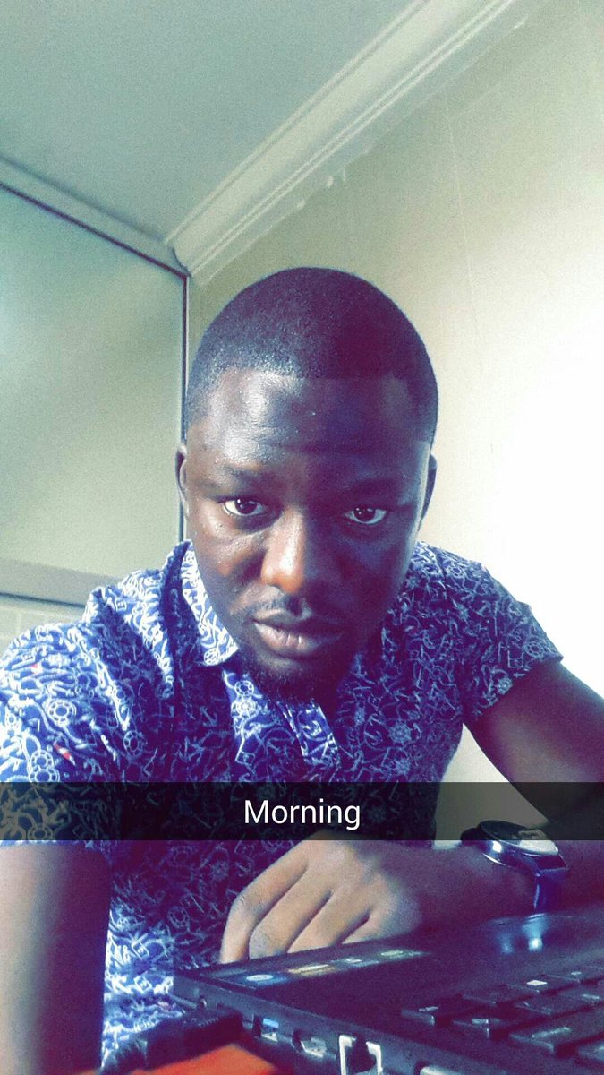 DemolaExpoze's tweet photo. #MeanwhileOnSnapchat https://t.co/oz6ke39BSe