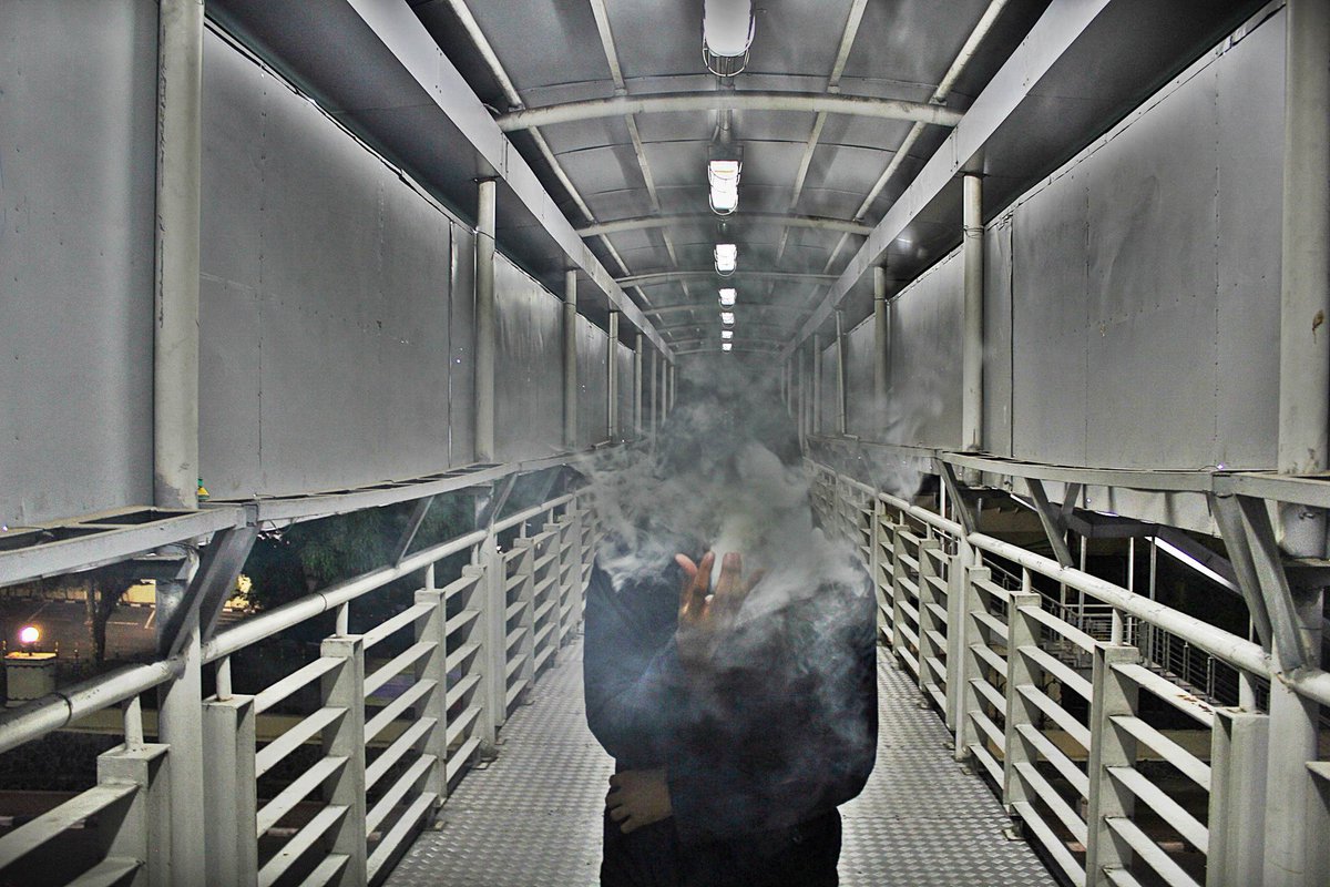 Ojiwalvarines's tweet photo. #smokeboom https://t.co/KAAnohIFpQ
