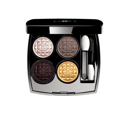 BritishVogue's tweet photo. Chanel​ puts a new spin on its classic Rouge Noir for #Christmas 2015... https://t.co/PqYyzYzSTq https://t.co/IXtPQdwMtT
