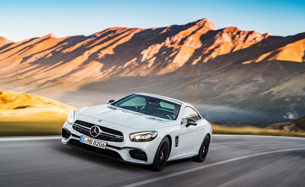 AutoExpress's tweet photo. Here's the facelifted #Mercedes SL a little earlier than planned... https://t.co/J5BHzzQhjY https://t.co/QMFdcqPMHM