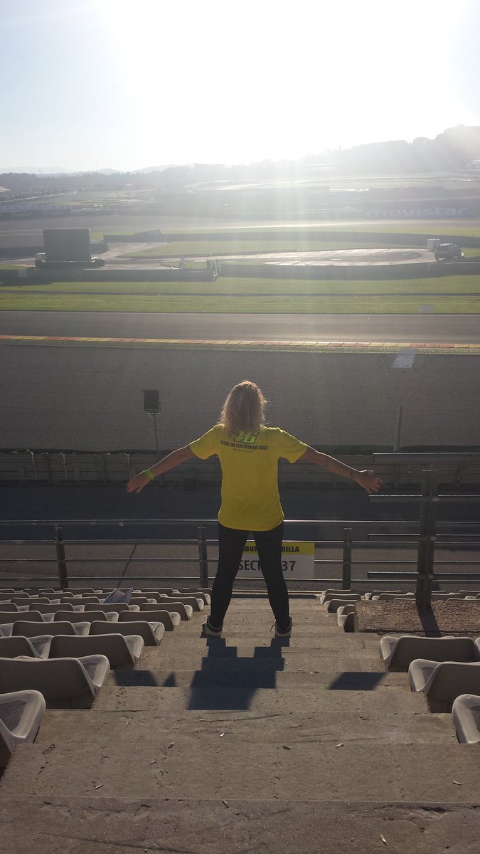 sandrapereirad1's tweet photo. Todo mioo #placeresdelavida #gpvalencia #circuitodecheste #iostoconvale https://t.co/MaedgM4t1D