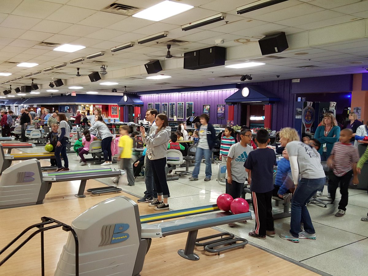 mrsstonesclass's tweet photo. Putting our bowling skills to the test! @WindsorWildcats @cathyholbrook #NWSRA #fridayfieldtrips https://t.co/G0EbeUZOtG