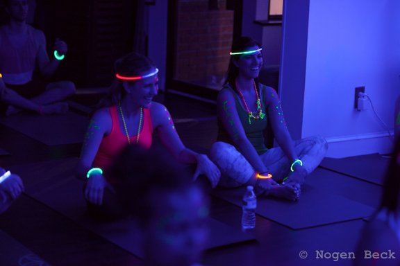 AcornYoga's tweet photo. Don't forget to GLOW tonight! #glowyoga Fusion starts at 8pm. Arrive early for glowpaint :) https://t.co/VlZQ8TIr3P https://t.co/zvOJEHgZCL