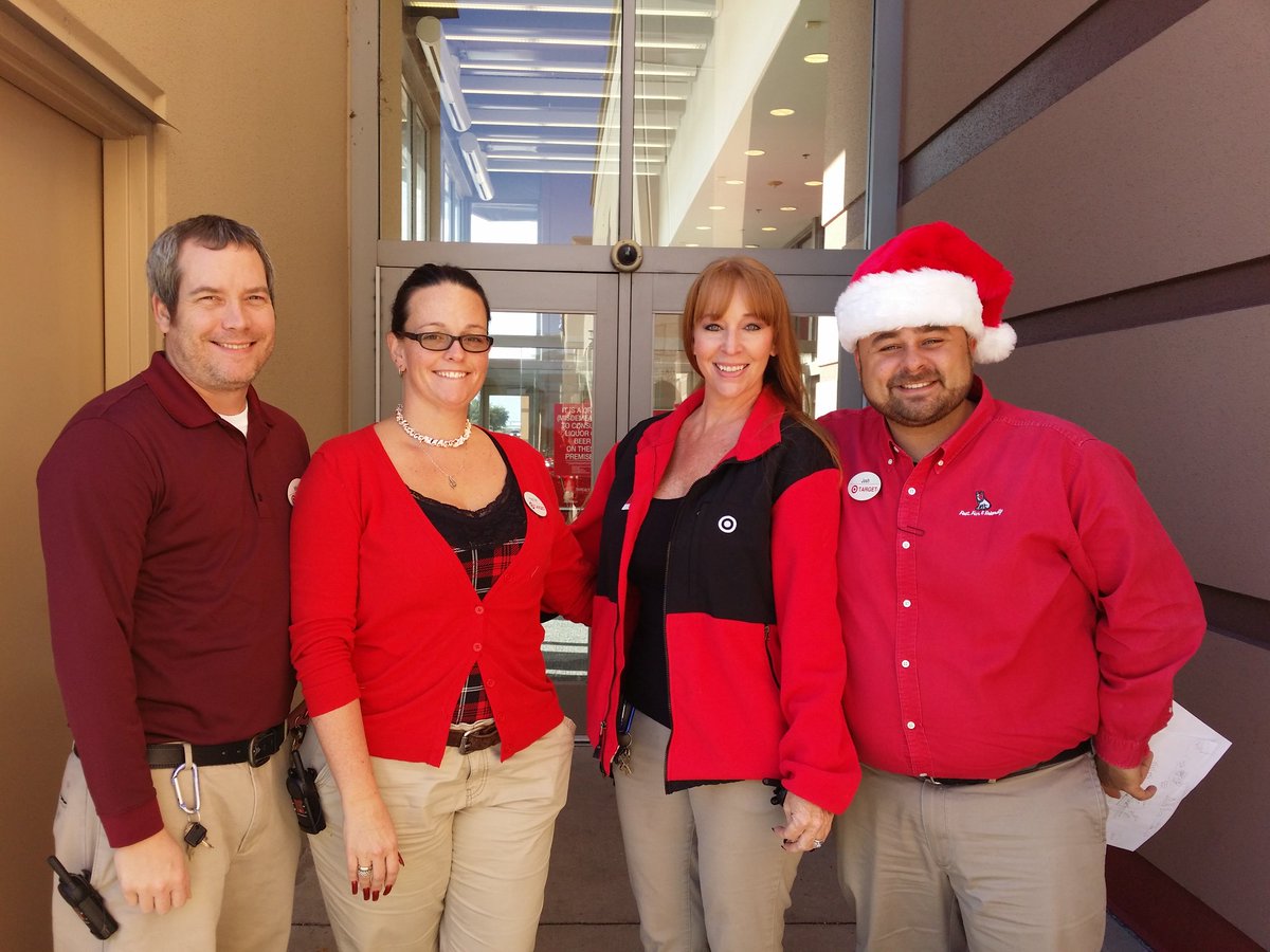 T2008...READY, SET, Control!  Black Friday Crowd Control. <a href="/t2008_ap/">Shantell4Tgt</a> <a href="/IeppertJoshua/">Joshua</a> <a href="/taylorlyons00/">Taylor</a>