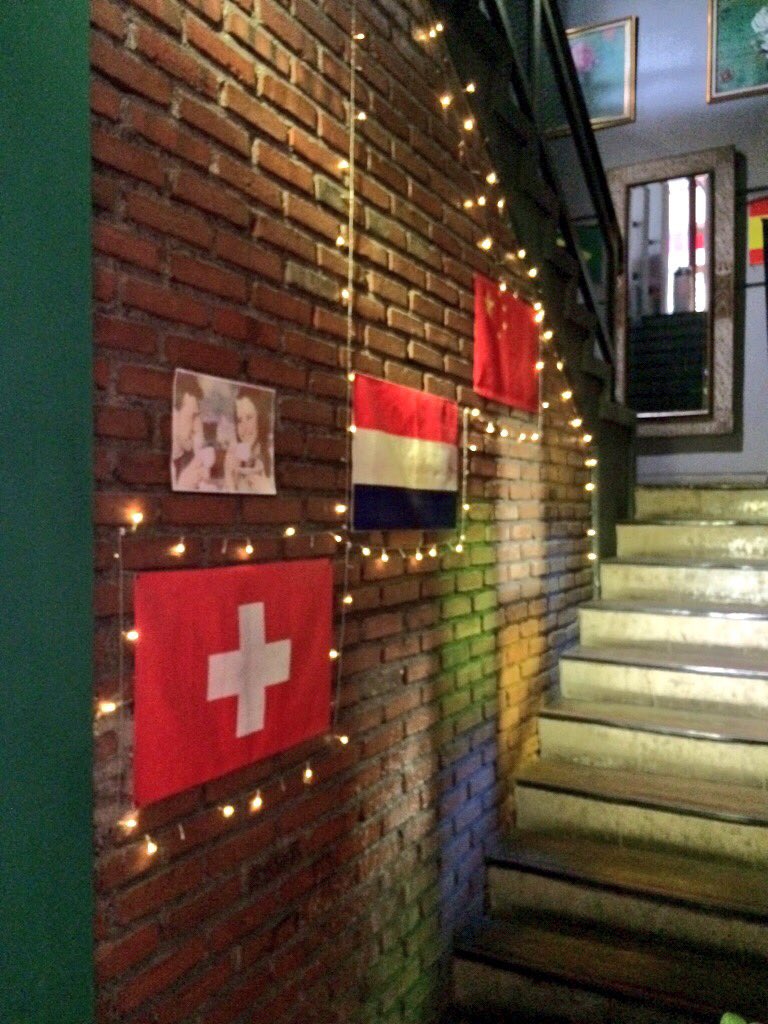 Jumat &amp; Sabtu kami buka s/d jam 02.00 dini hari. Masih bingung bt kumpul brg temen dimana? kesini aja #TheOldwayCafe