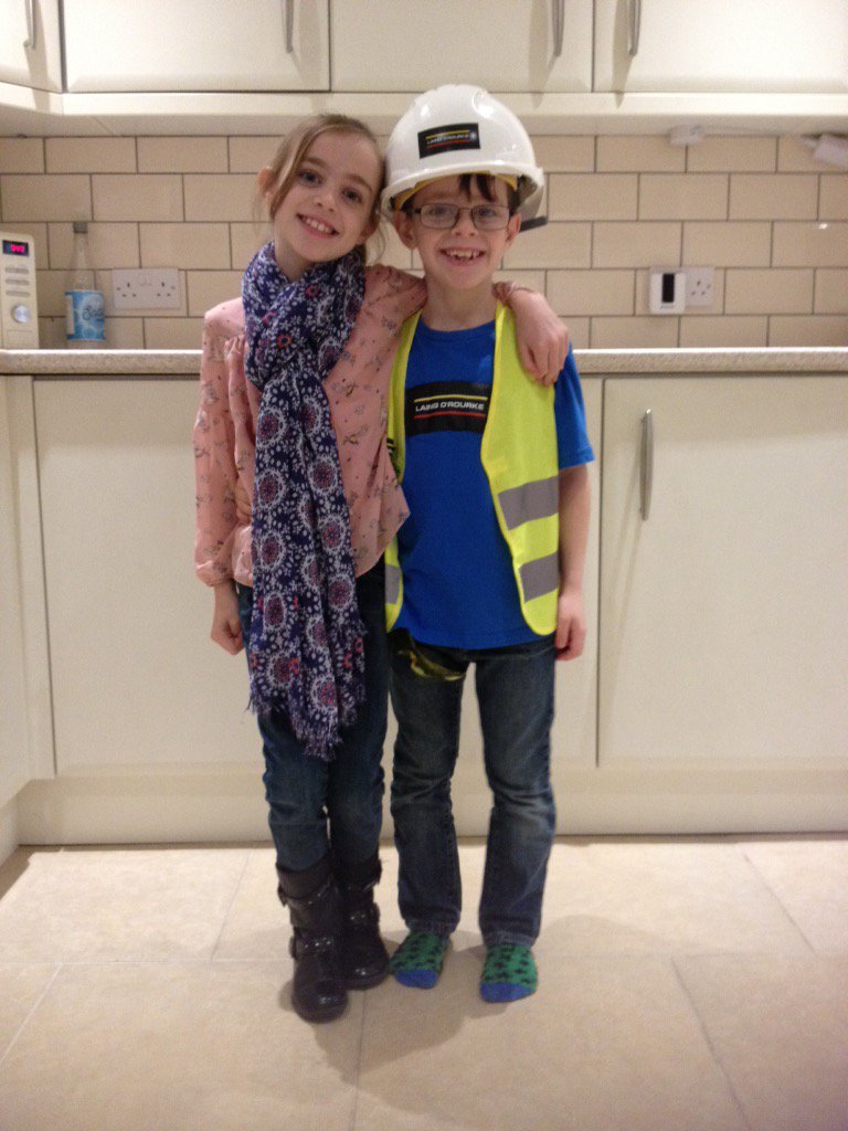 ss666's tweet photo. Dressed up as daddy, my hero! @Laing_ORourke #childreninneed https://t.co/k8GHi0lalW