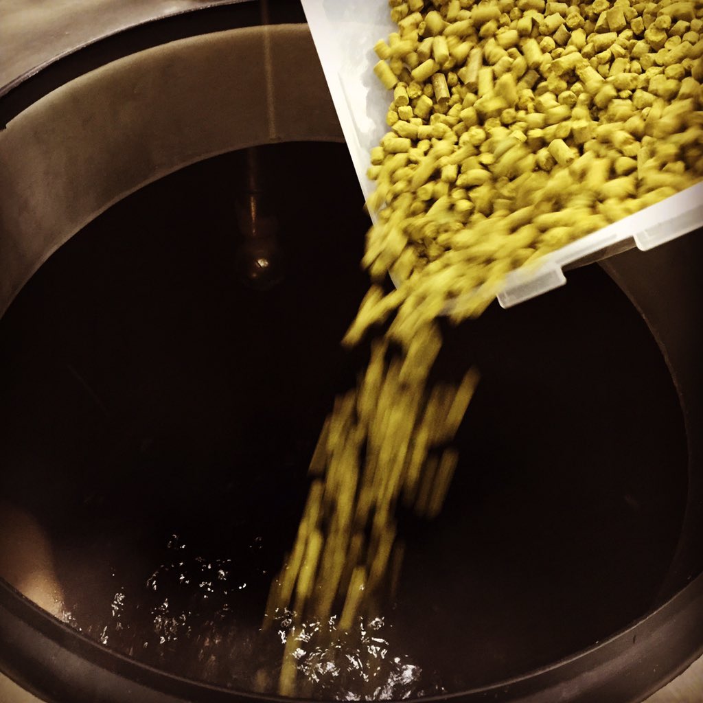 On vous brase de la Charnelle aujourd'hui parce que ça l'air que vous en avez jamais assez !  #Bockale #craftbeerqc