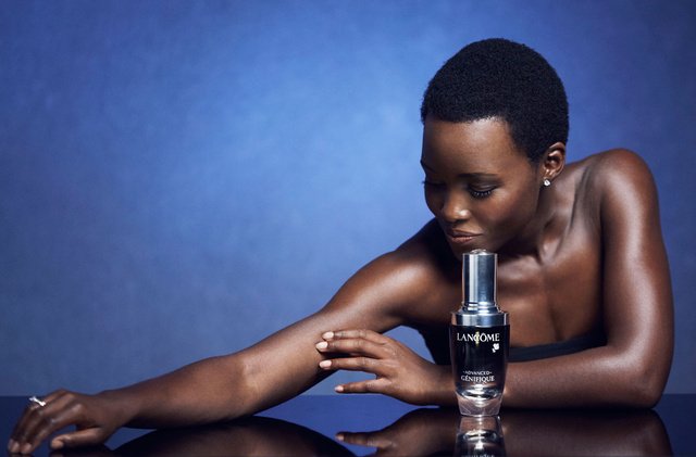 TropicsMagazine's tweet photo. @Lupita_Nyongo une des #égéries en choeur pour la campagne Advanced Génifique de #Lancome https://t.co/PZemfHaq29 https://t.co/I1wc3tWdKR
