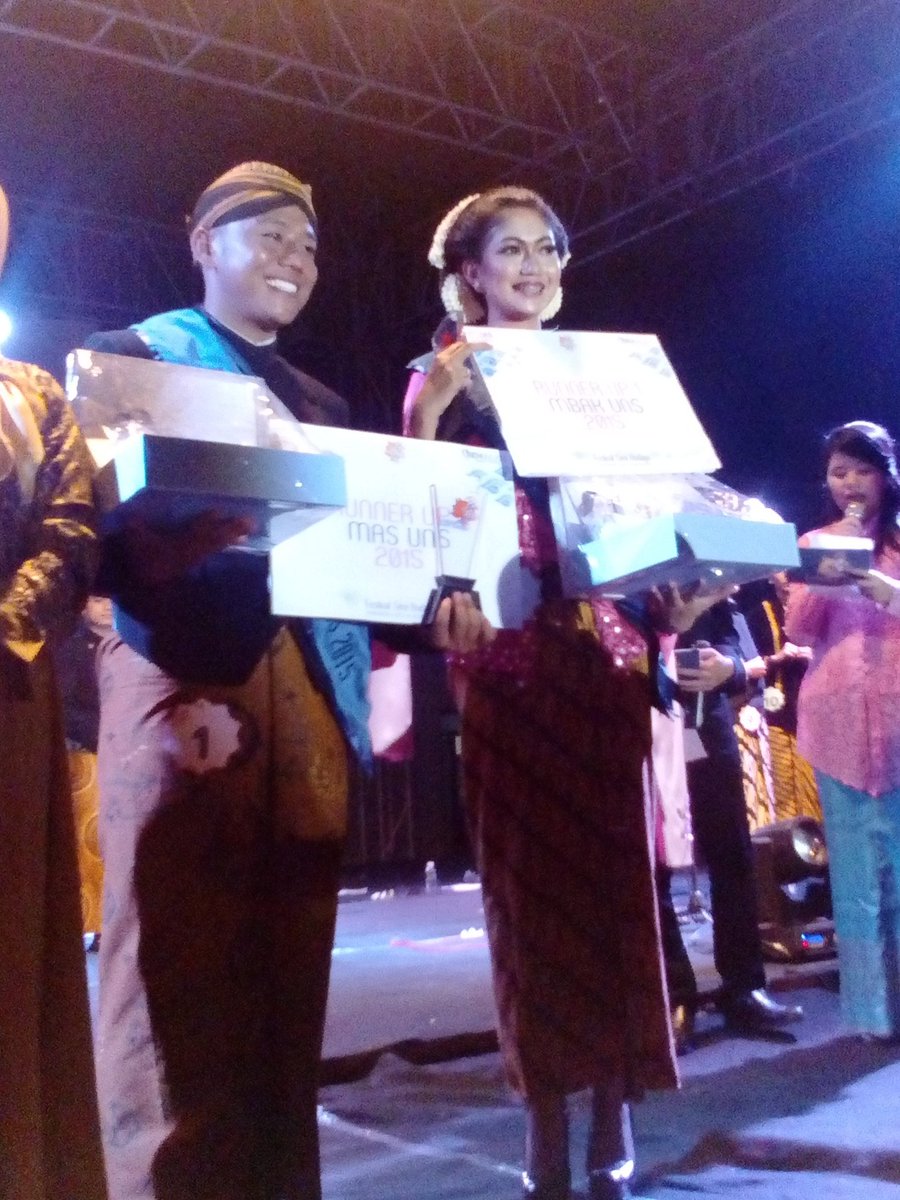 Fesenbud_UNS's tweet photo. Juara II Mas-Mbak UNS 2015.
Mas Aziz FKIP dan Mbak Dewi FH. 

#FESENBUDUNS 
-Harmonisasi cinta dalam budaya- https://t.co/f70gvYpHq9