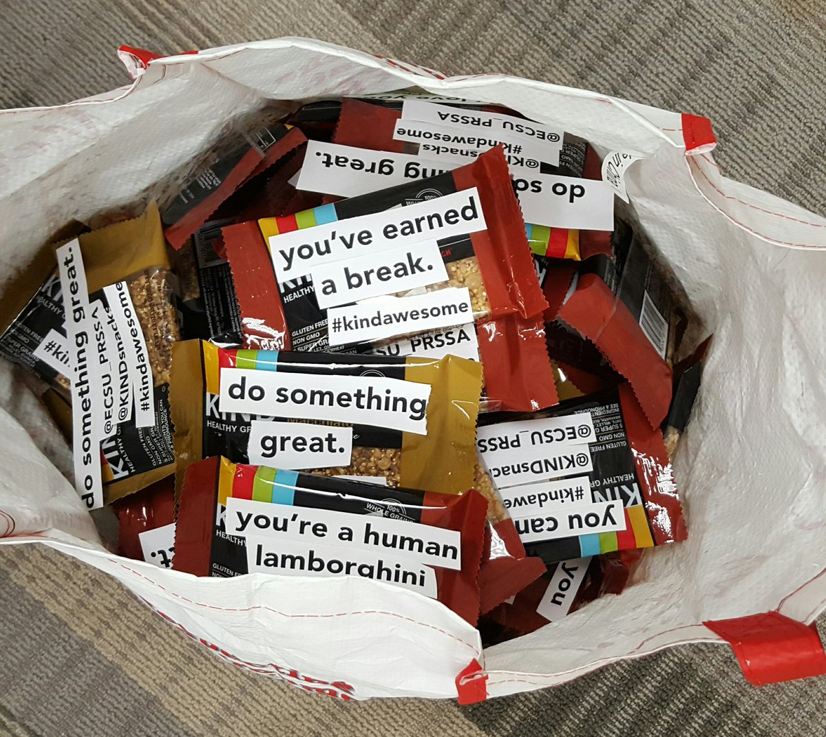 prssaecsu's tweet photo. Spreading the kindness around campus today! #kindawesome #ECSUPRSSA https://t.co/5vpSfbH8TU