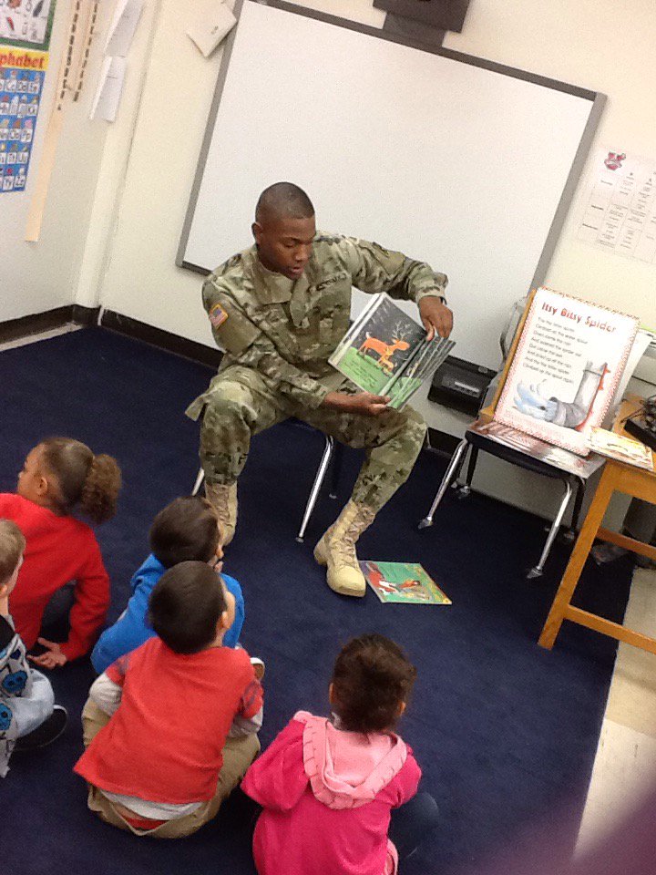 jhtorre8's tweet photo. #EPISDRAD #IamEPISD Read Across the District #IamBradley https://t.co/3oZ1bQepxw