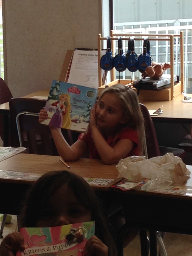 GogginMrs's tweet photo. We love Book Fair Day!!! @VineyardsVipers https://t.co/udW5xDS0vp