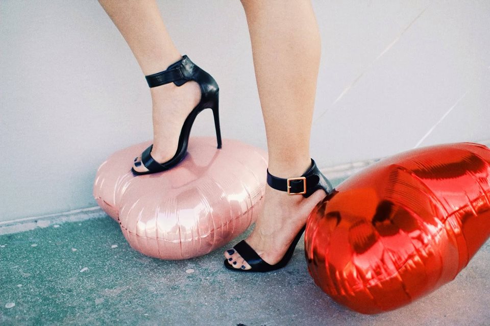 SteveMadden_Col's tweet photo. No importa quién rompa tu corazón o cuánto tiempo tarde en curarse. Nunca lo superarás sin tu #ParPerfecto. https://t.co/rRT9m8SoGd
