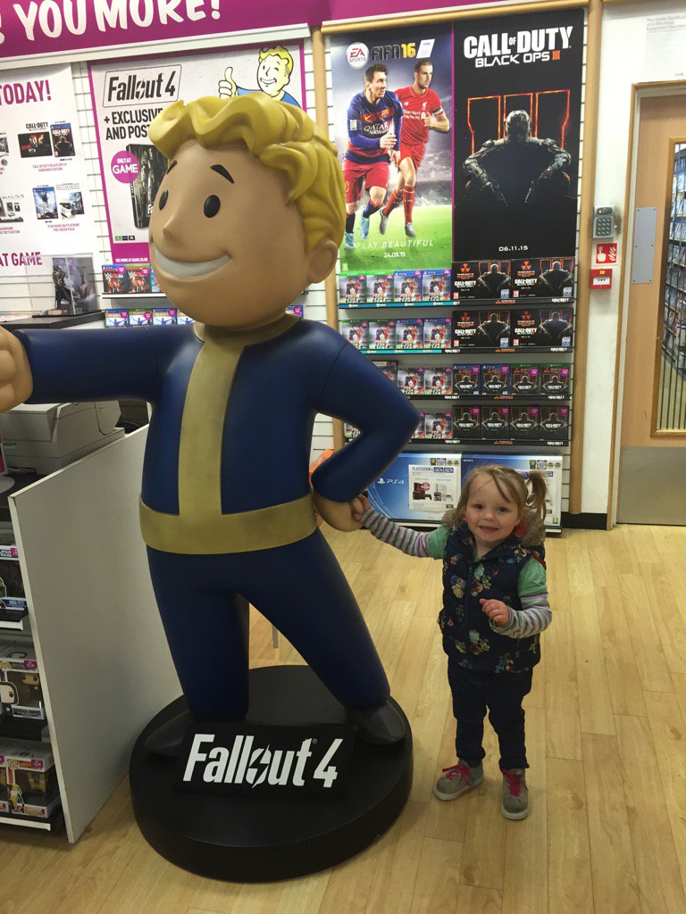 DarrenHenderso9's tweet photo. #FalloutSelfie https://t.co/VWvoJUQkwq