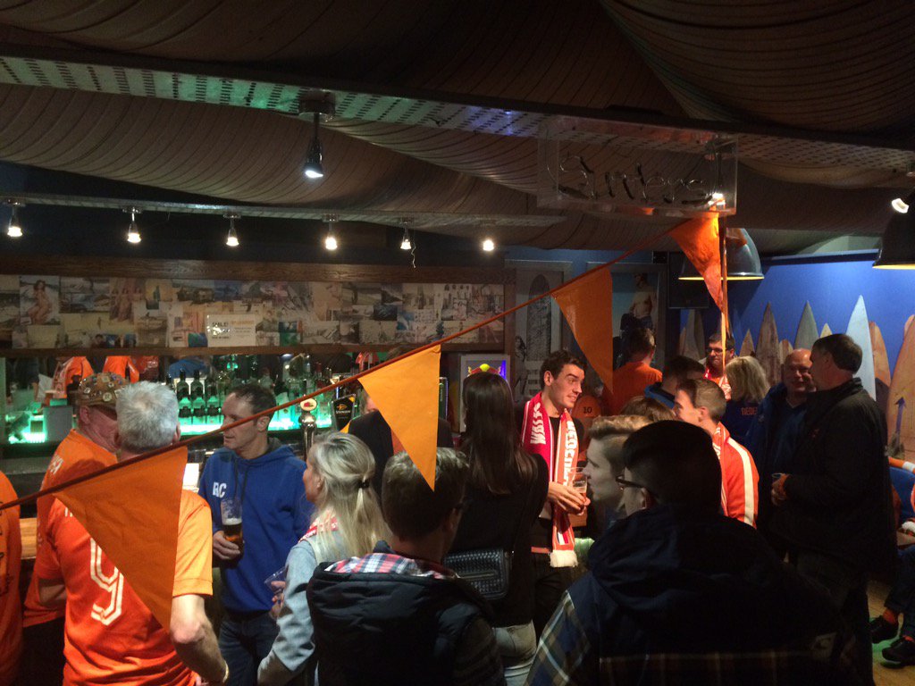 judithdefrel's tweet image. Toppers, ook in Wales zijn ze erbij! #achterOranje #WalNed