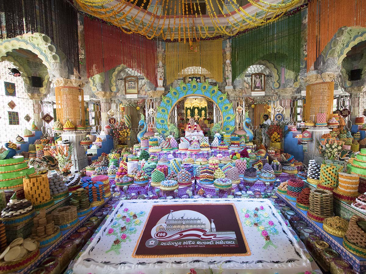 BAPS's tweet image. HH Pramukh Swami Maharaj&apos;s Vicharan: 12 November 2015, Sarangpur, India goo.gl/SUj9Kv