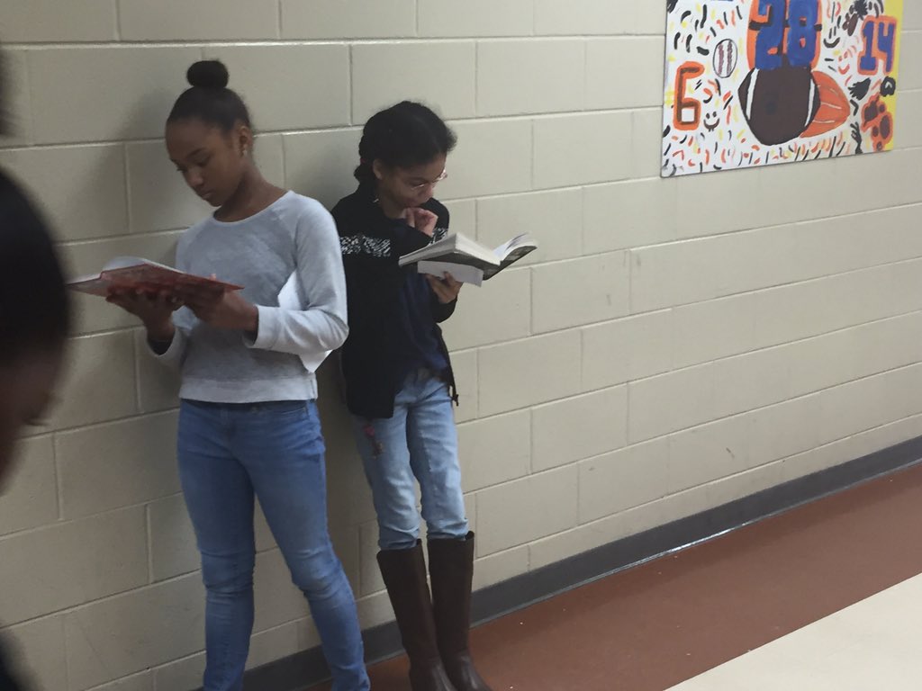 ems6stampede's tweet photo. #Eastwood #NoIdleTime #ReadingWhileWaiting #MrPerryClass #MsCashClass ππ #TCSLearns https://t.co/a4mkFmeNHN