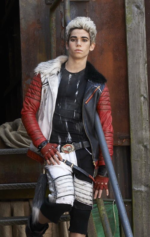 ~Carlos 
~new to role play 
~son of Cruella de Vil 
~single 
~#Descendants