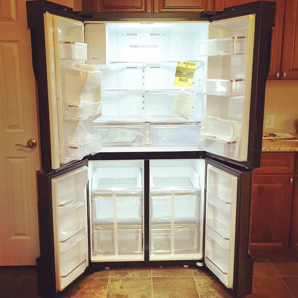 InTheKitchenKP's tweet photo. #AllTheDoors I'm in love with the #Samsung4DoorFlex @hhgregg #ad #BlackStainless #IntheKit… https://t.co/0YvYB15NMN https://t.co/j8Tlp4cI1j