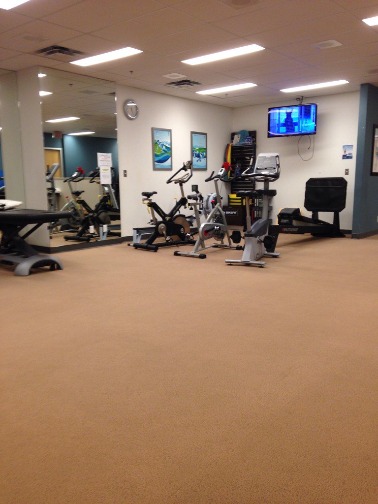 lindasarah29's tweet image. @kfc_canada #fillupfor5 I would use it to pay for my physio treatments