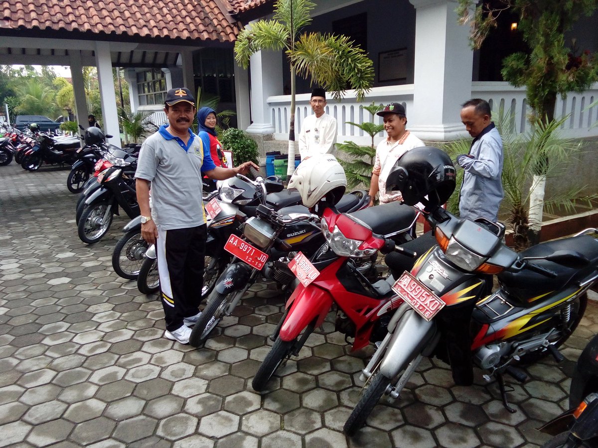 giatsetya's tweet photo. Apel kendaraan dinas di jajaran Setda.
Inspeksi kesiapan operasional kendaraan oleh Sekda kab Kebumen. https://t.co/SqG0LHkIgr