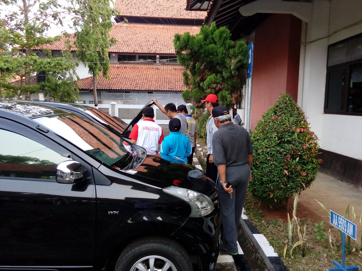 Apel kendaraan dinas di jajaran Setda.
Inspeksi kesiapan operasional kendaraan oleh Sekda kab Kebumen.