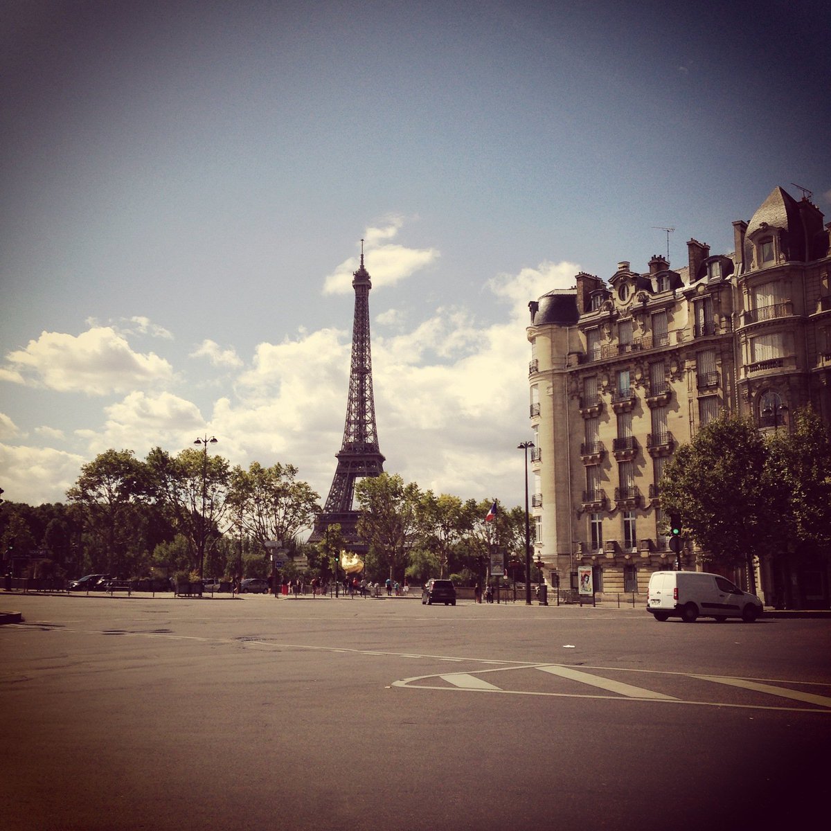LikeTheFrench's tweet photo. New study shows it's better to take a trip to Paris than go on a shopping spree ;) 
#francophile #visitfrance #paris https://t.co/uzBuJMl81b
