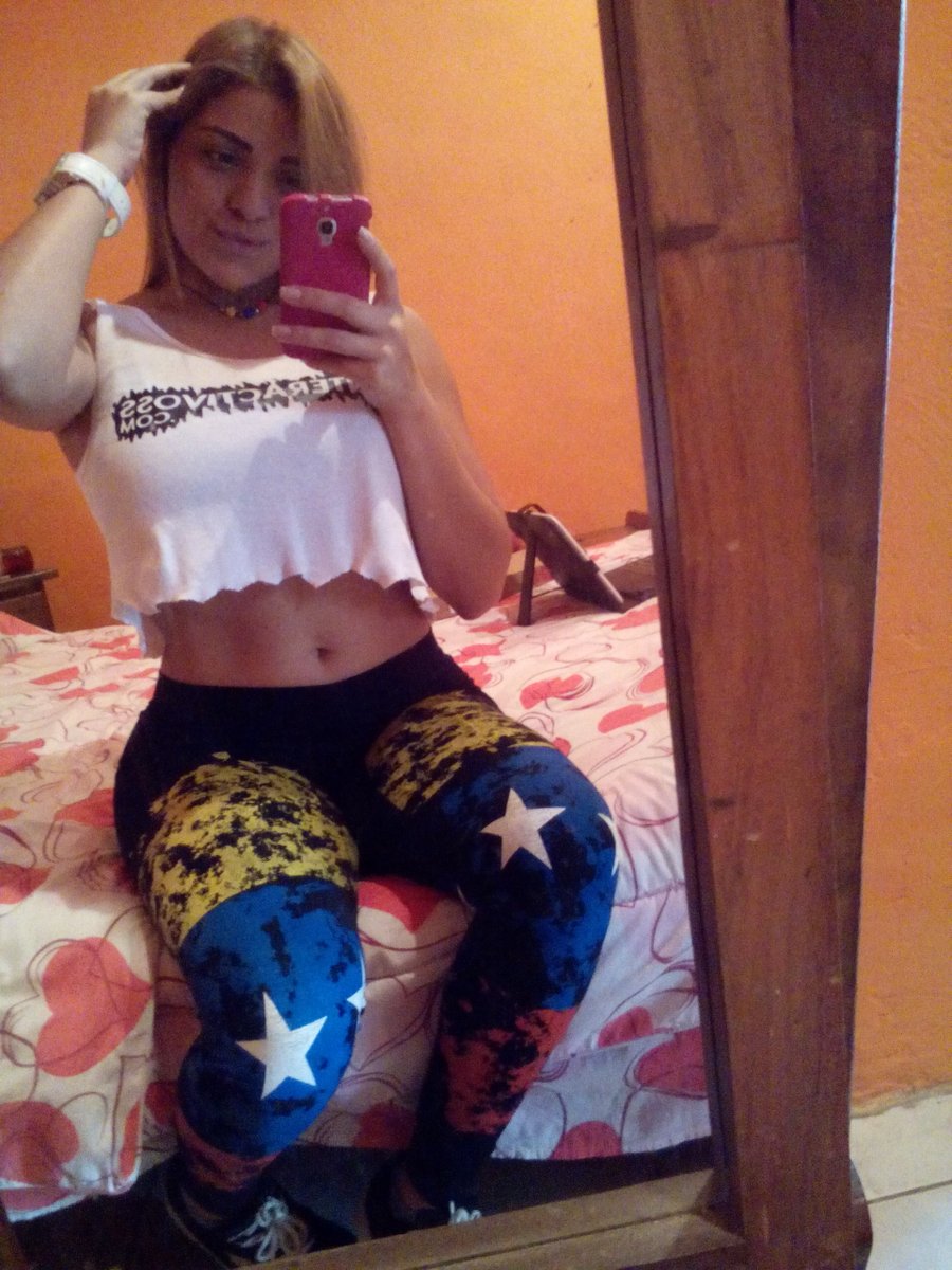 LissVivas17's tweet photo. Feliz Viernes para todos y feliz fin de semana 💋 https://t.co/omZPyTcPGL
