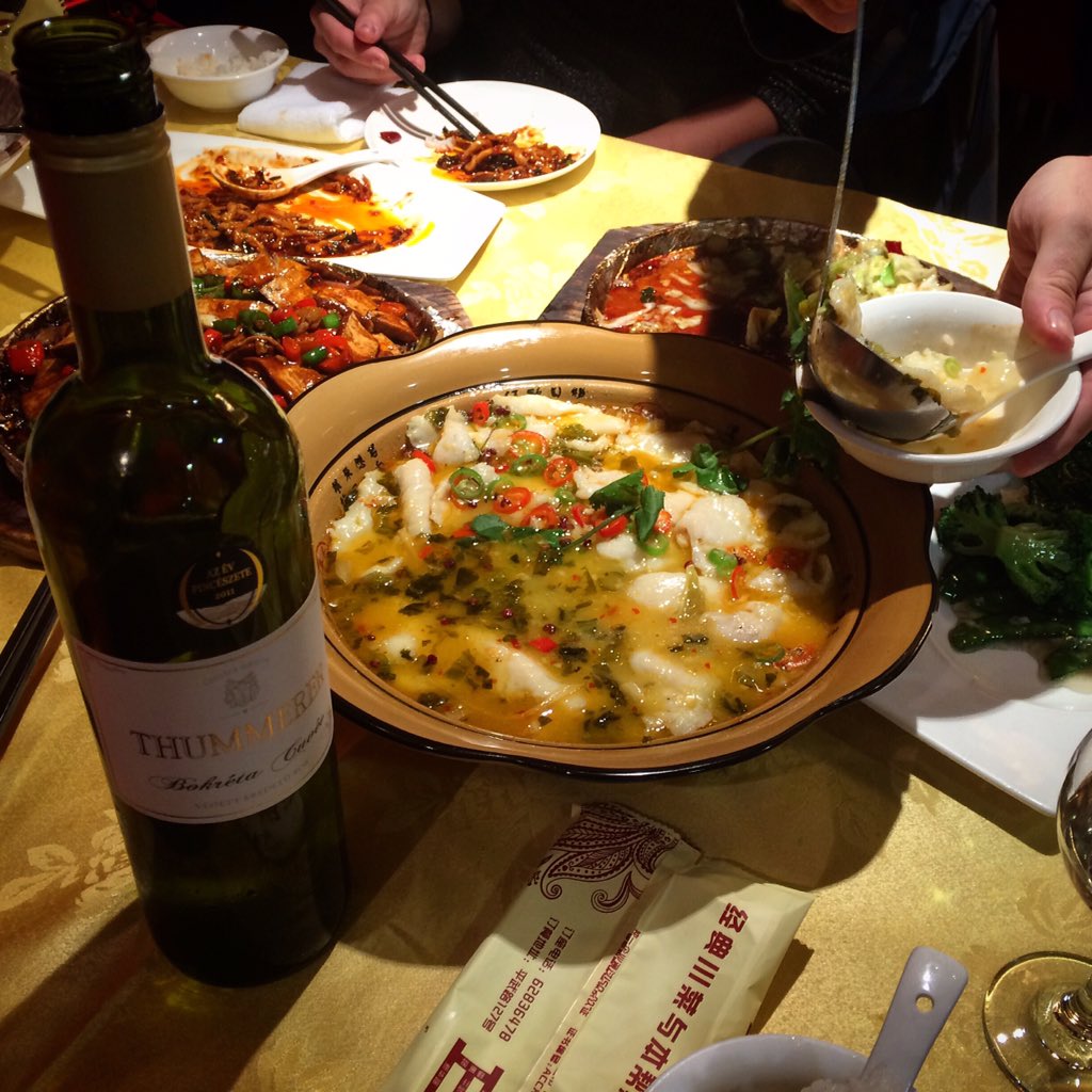 RitaTakaro's tweet photo. #Chinese food &amp; #Hungarian wine pairing = great match! ;) @WineofHungary  #Shanghai #winelover #Thummerer #Eger https://t.co/g52NqpZ4QV